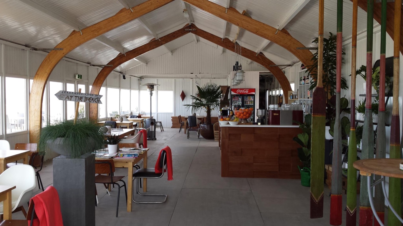 Interieur met houten spanten